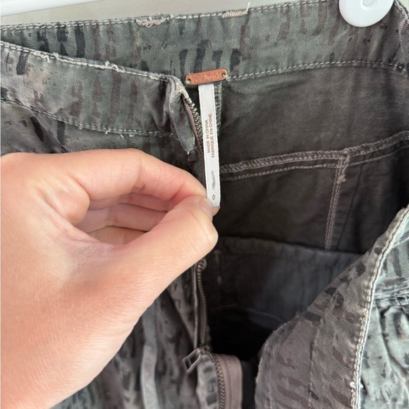 Free People Fly Away Printed Cargo Parachute Pants - Size 0 - Picture 4 of 14